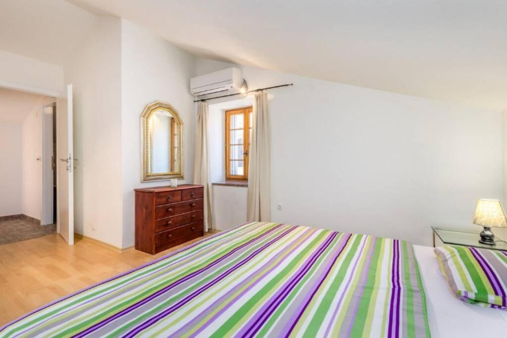 Tin 2 Apartment Vrbnik Exterior photo