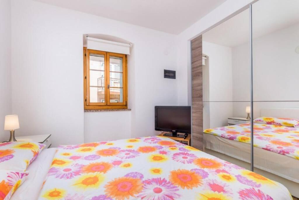 Tin 2 Apartment Vrbnik Exterior photo