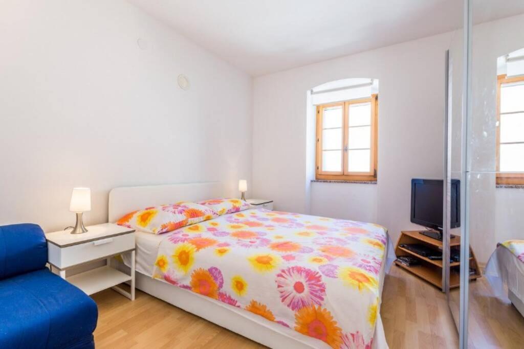 Tin 2 Apartment Vrbnik Exterior photo