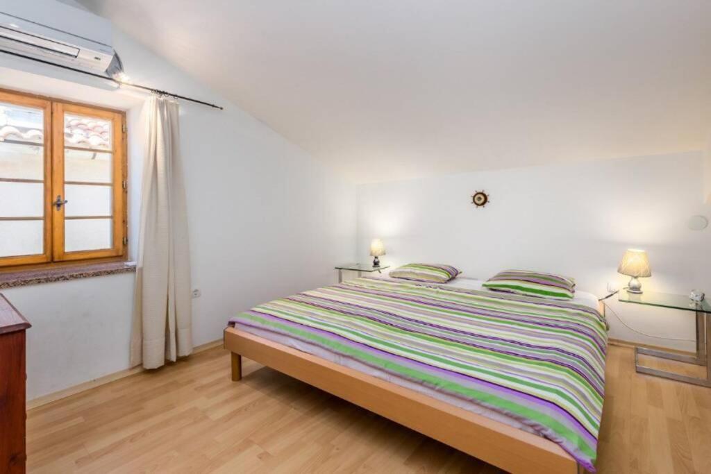 Tin 2 Apartment Vrbnik Exterior photo