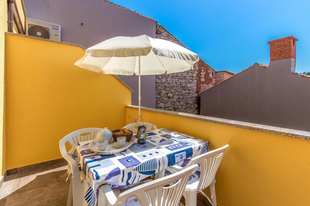 Tin 2 Apartment Vrbnik Exterior photo
